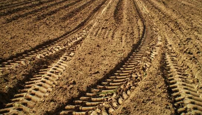 soil compaction causes by machinery